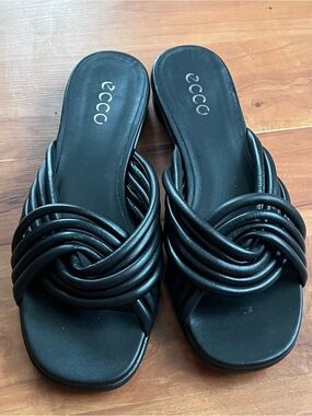 ECCO Sculpted Alba 25
Women's Leather Sandal Size 8-8.5
